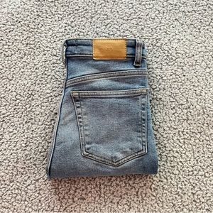 New Women’s Zara Jeans Size 2